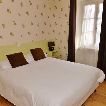 Logis Hotel De La Poste Mornant ภายนอก รูปภาพ