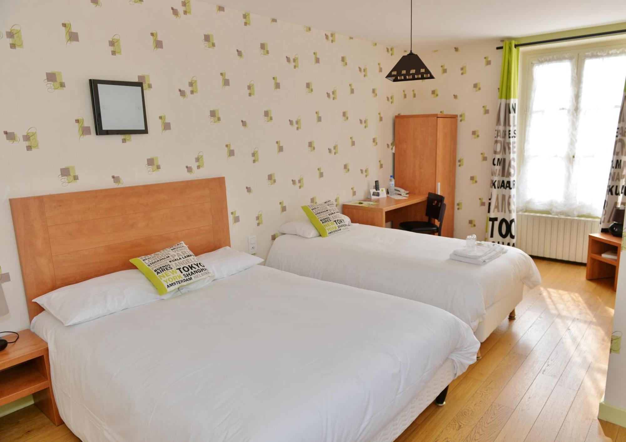 Logis Hotel De La Poste Mornant ภายนอก รูปภาพ
